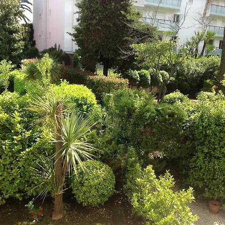 Les Jardins Du Cap Апартаменты *
