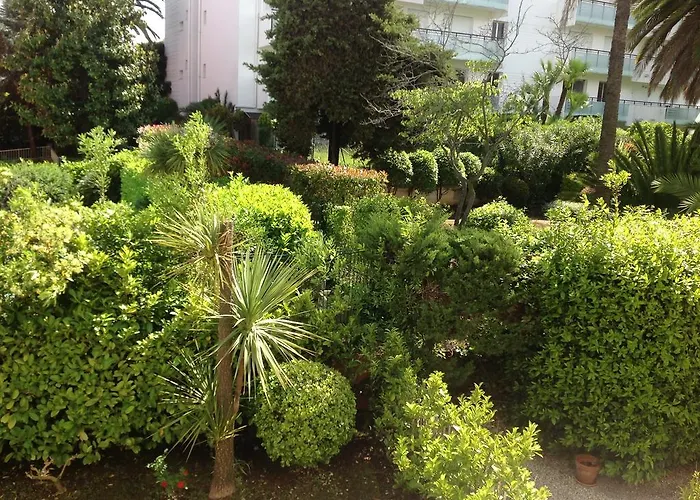 Les Jardins Du Cap Apartment *