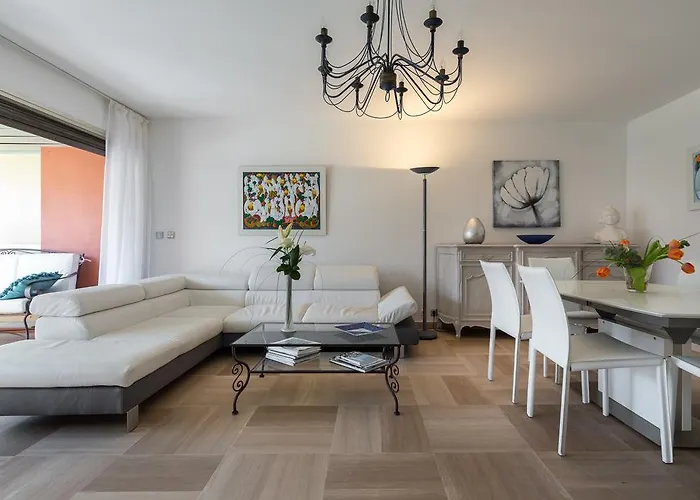 Les Jardins Du Cap Apartment