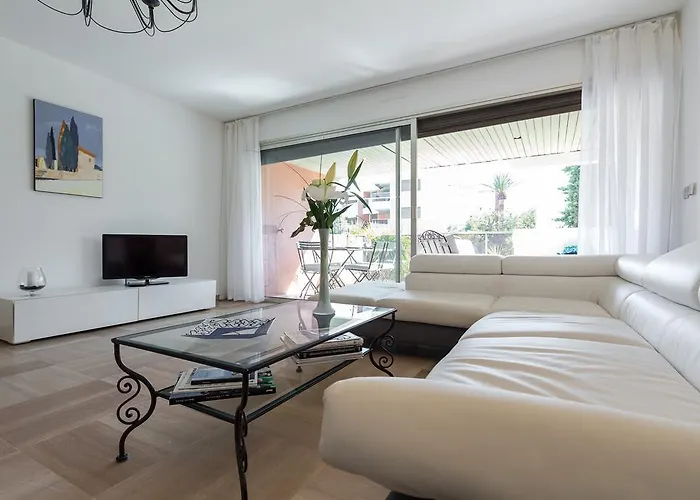 Les Jardins Du Cap Apartment