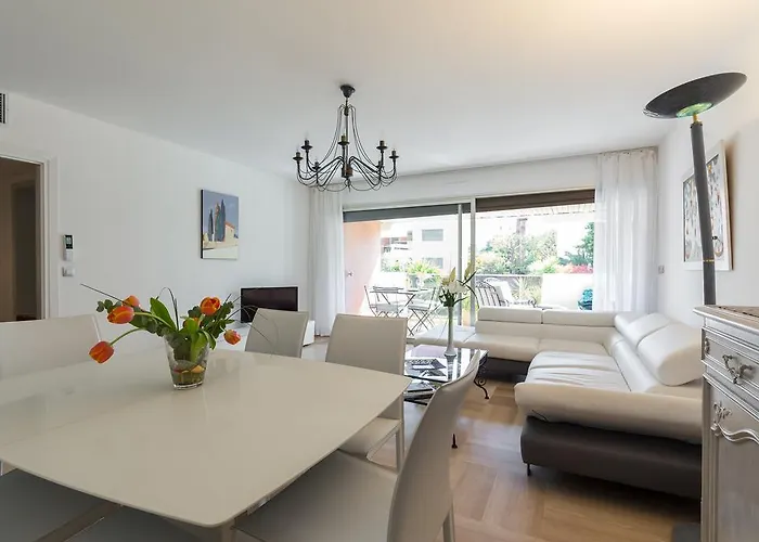 Les Jardins Du Cap Apartment